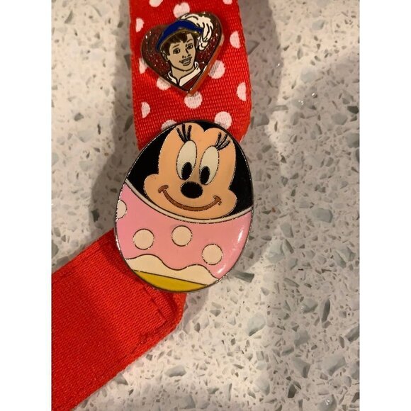 Minnie Mouse lanyard with pins  bu - Picture 4 of 8